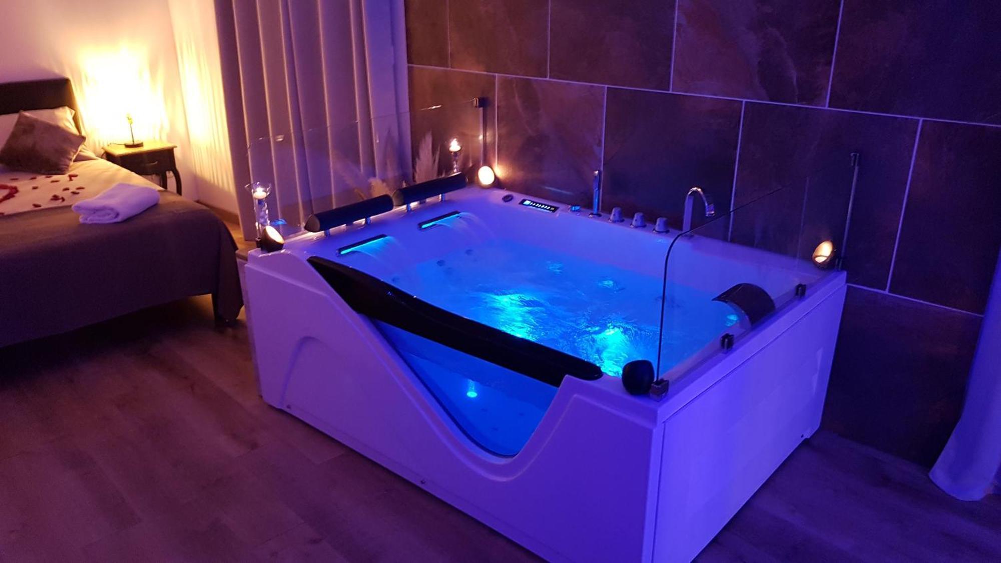Love Room Jaccuzi Puisserguier Exterior photo