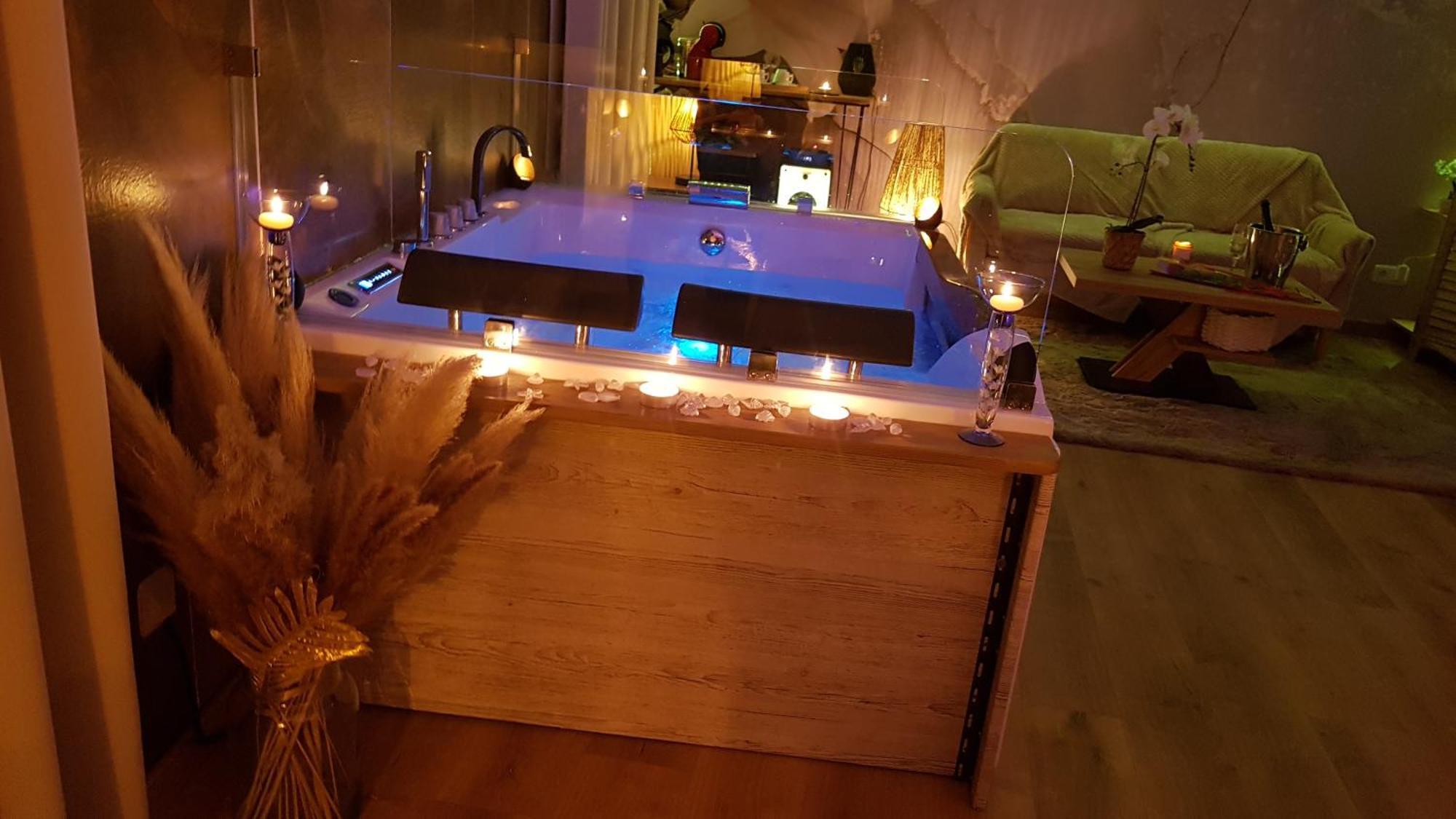 Love Room Jaccuzi Puisserguier Exterior photo