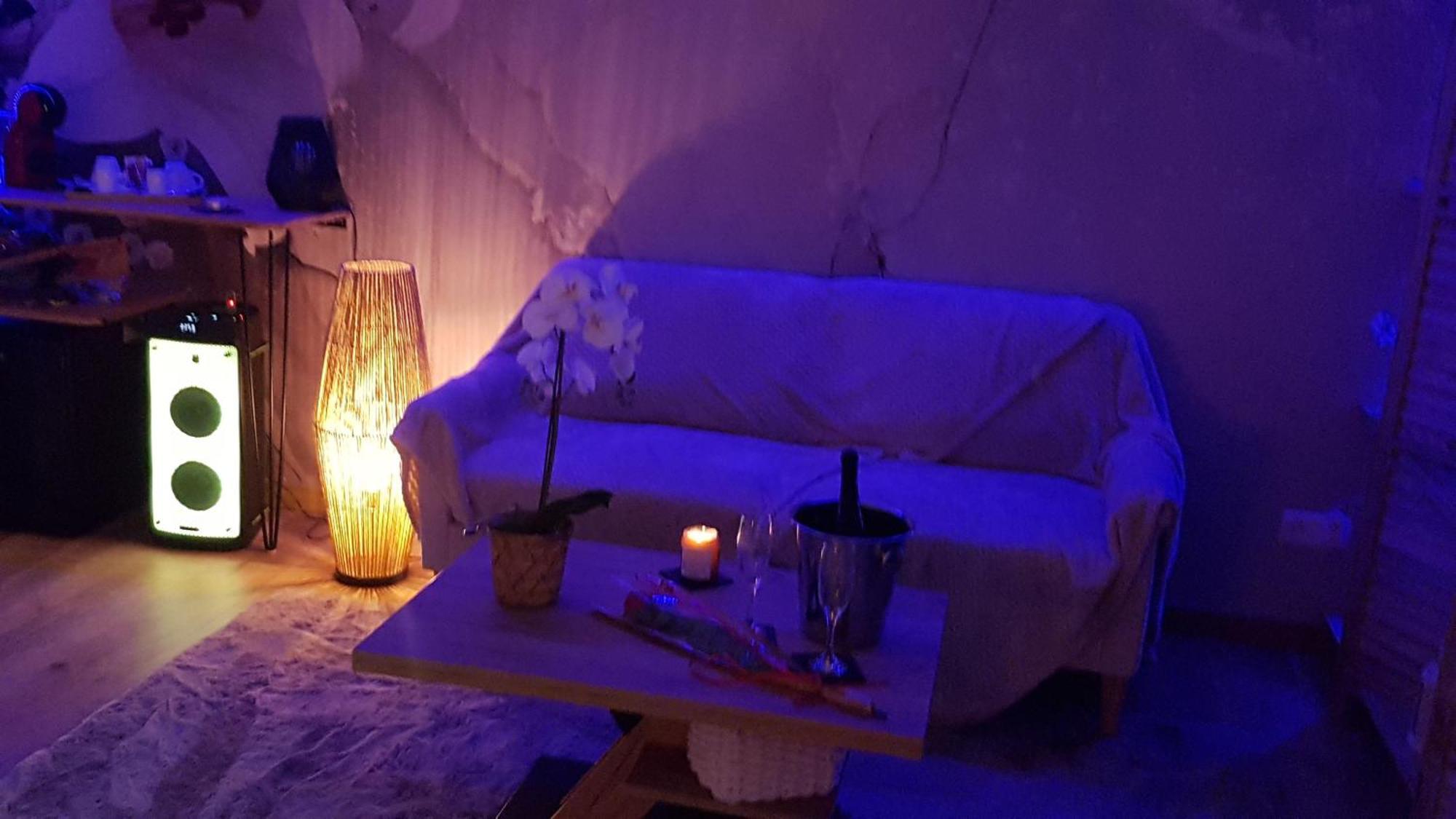 Love Room Jaccuzi Puisserguier Exterior photo